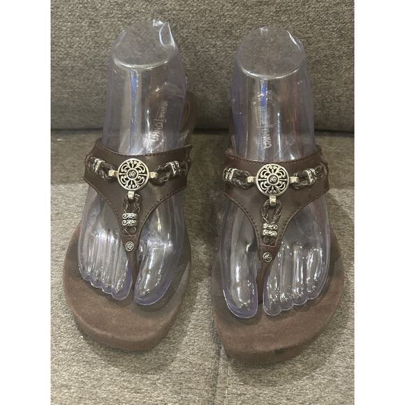 Minnetonka Kitten Heel Sandals size 7.5 - Picture 1 of 7